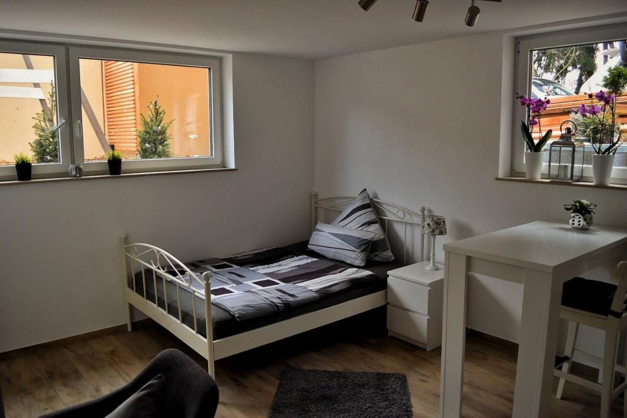 Ferienwohnungen Lamisto Am Waldesrand Neckartenzlingen 外观 照片