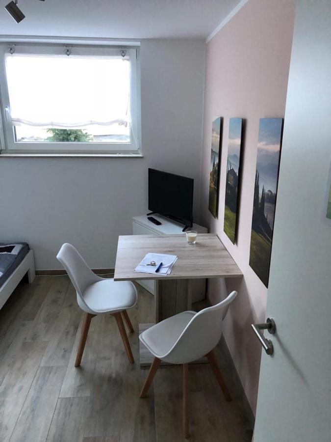Ferienwohnungen Lamisto Am Waldesrand Neckartenzlingen 外观 照片