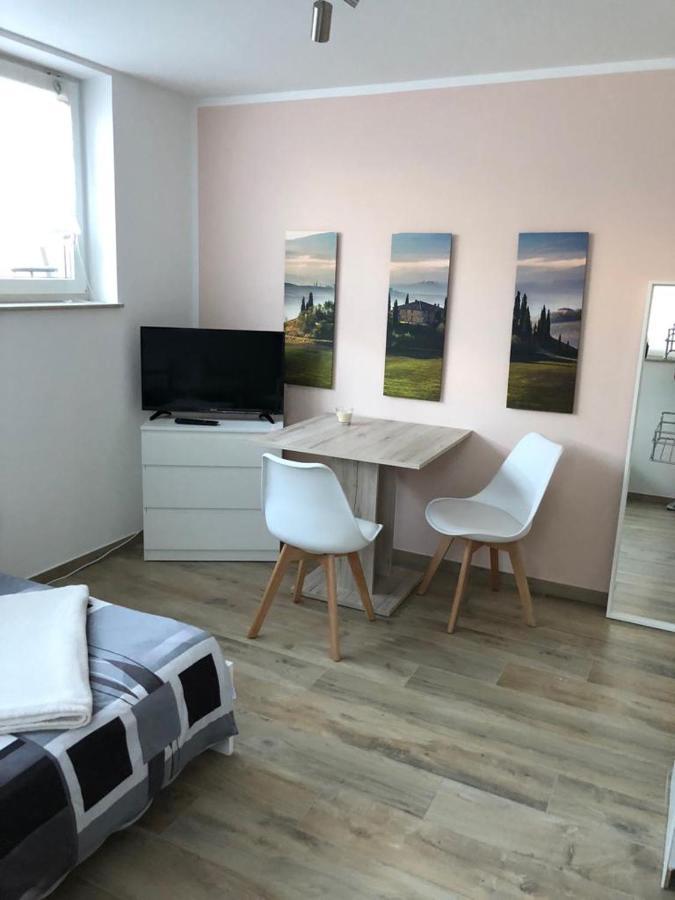 Ferienwohnungen Lamisto Am Waldesrand Neckartenzlingen 外观 照片