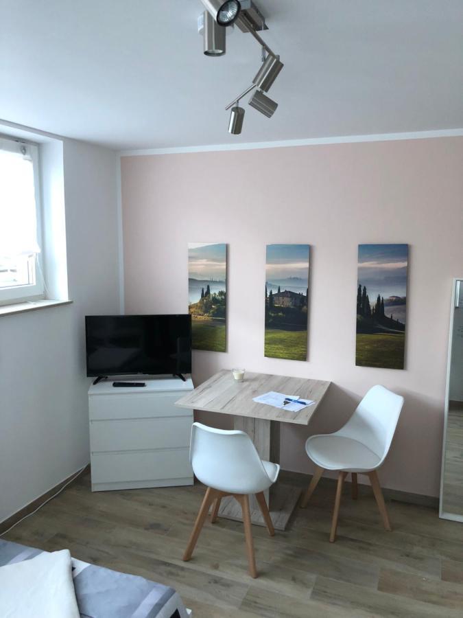 Ferienwohnungen Lamisto Am Waldesrand Neckartenzlingen 外观 照片