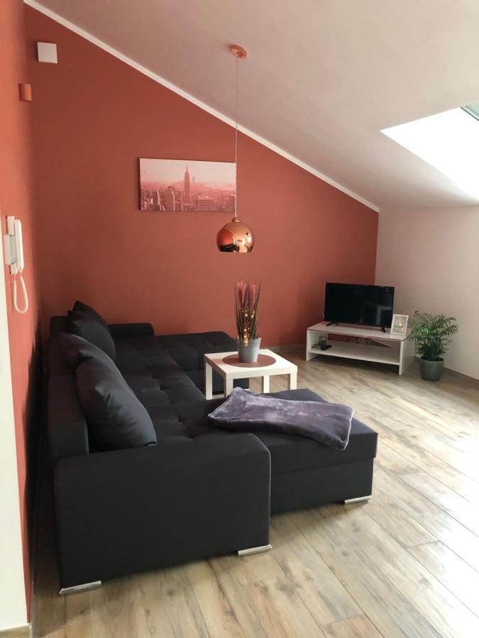 Ferienwohnungen Lamisto Am Waldesrand Neckartenzlingen 外观 照片