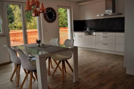 Ferienwohnungen Lamisto Am Waldesrand Neckartenzlingen 外观 照片